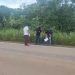 Veículo atropela e mata pedestre na BR-364, capota fora da pista e motorista desaparece; tatuagens podem identificar a vítima