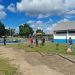 Prefeitura de Jaru realiza manutenção nos campos de futebol e quadras de esportes dos distritos de Santa Cruz e Tarilândia