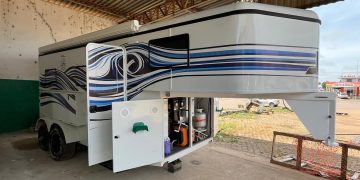 Vende-se ou troca-se trailer novo de 7 metros
