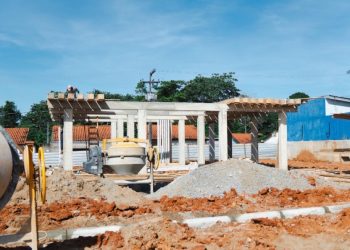 Obras da quadra poliesportiva e nova praça do bairro Jardim Primavera avançam