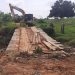 Prefeitura de Jaru trabalha na substituição de mais uma ponte de madeira por tubo armco; ação acontece na Linha 614