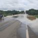PRF informa que a BR-364 voltou a ser interditada por alagamento na pista na região de Ariquemes