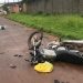 Condutor de motocicleta morre e passageira fica gravemente ferida após avançar preferencial e colidir em pick up Montana
