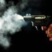 Arma falha e rapaz de 21 anos sobrevive a tiros disparados pelo ex de sua namorada