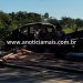 JARU – Carreta carregada de madeira tomba sobre caminhonete na BR-364 e deixa 3 mortos