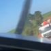 Aeronave cai após colidir com caminhão durante voo rasante em fazenda; veja o vídeo gravado de dentro do avião