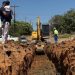 Prefeitura de Jaru trabalha na construção de drenagem na rua Afonso José, entre Frei Caneca e Raimundo Barreto, no Setor 07