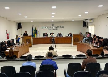 Câmara de Jaru aprova medida que fortalece os servidores da educação e destaca realização do Barco Cross