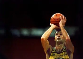 Morre Oscar Schmidt, lenda do basquete, aos 68 anos