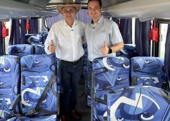 Dr. Luís do Hospital entrega micro-ônibus para fortalecer transporte escolar em Buritis