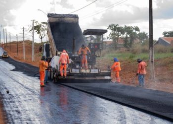 Obras de pavimentação da Linha 625 avançam; novo trecho começa a receber capa asfáltica
