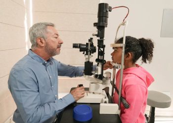 Programa Olhar para o Futuro: Prefeitura de Jaru garante atendimento oftalmológico e entrega de óculos de grau para 200 alunos da rede municipal de ensino